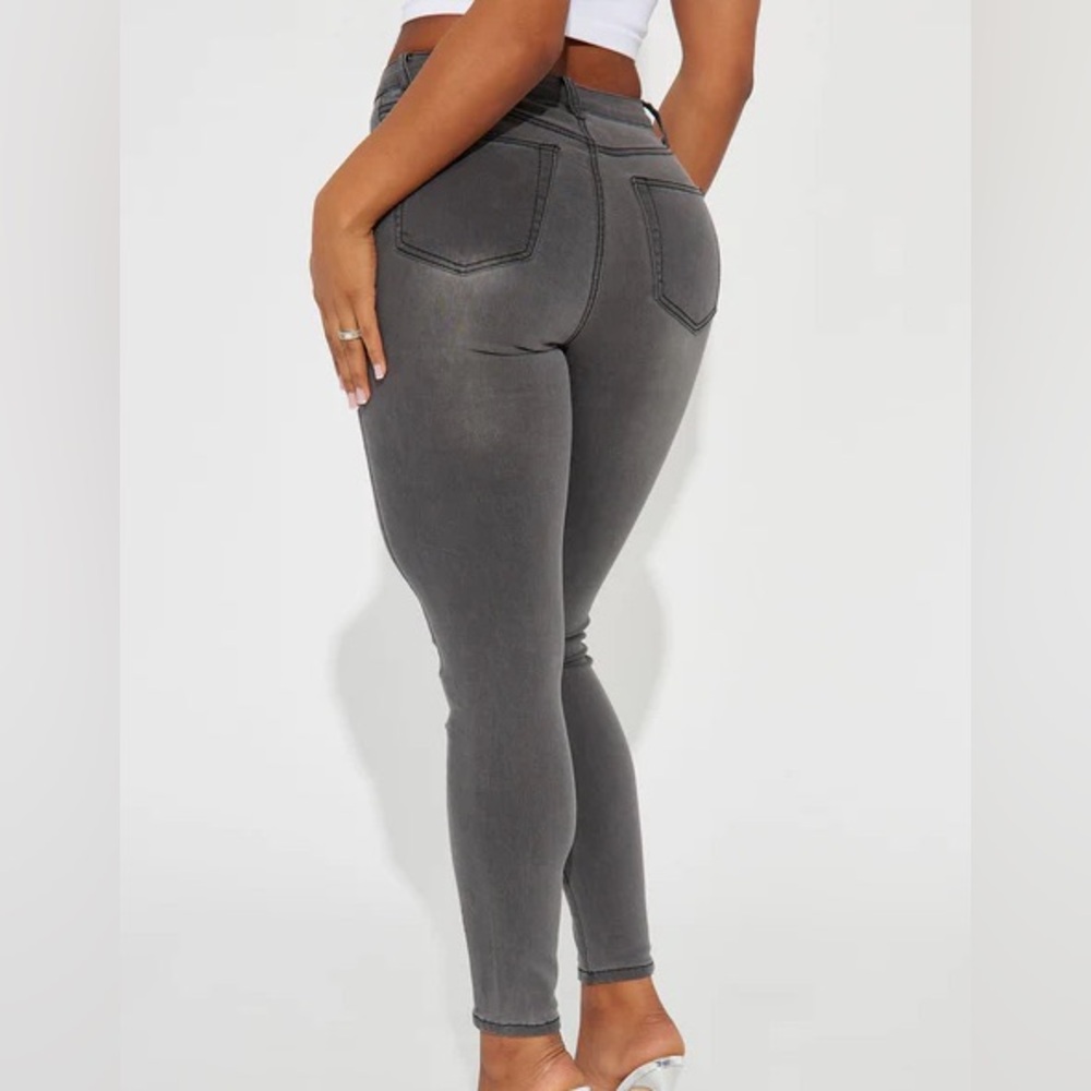 See You Around Stretch Skinny Jeans NEW 🏷️ - Picture 2 of 3